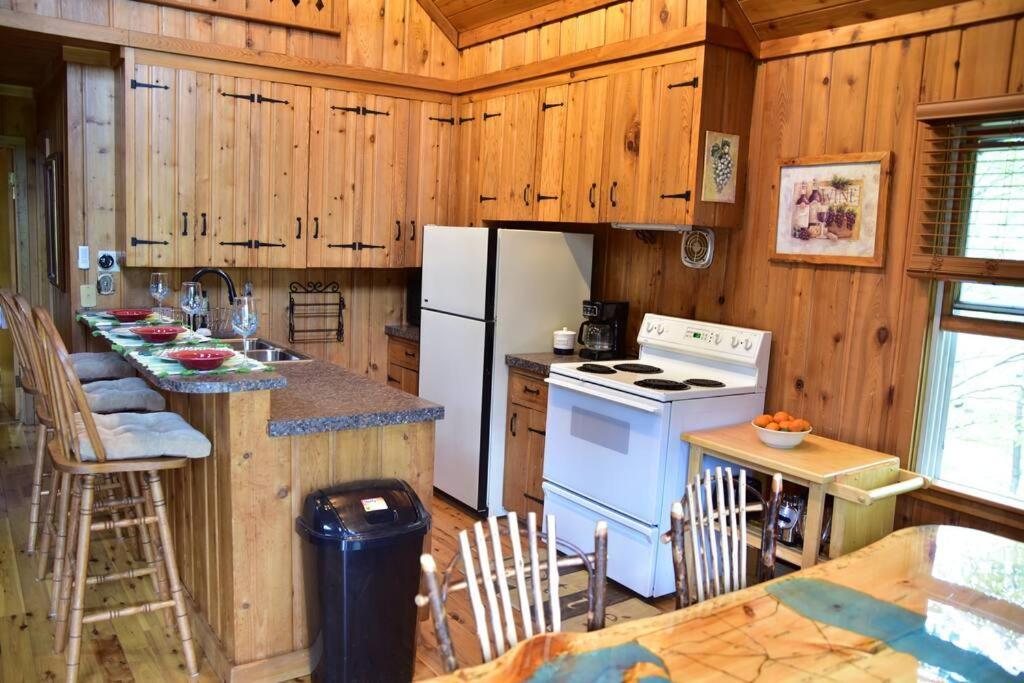 Quiet And Comfy 3Bed/2Bath - Chalet With Hot Tub. Cedar Exterior photo