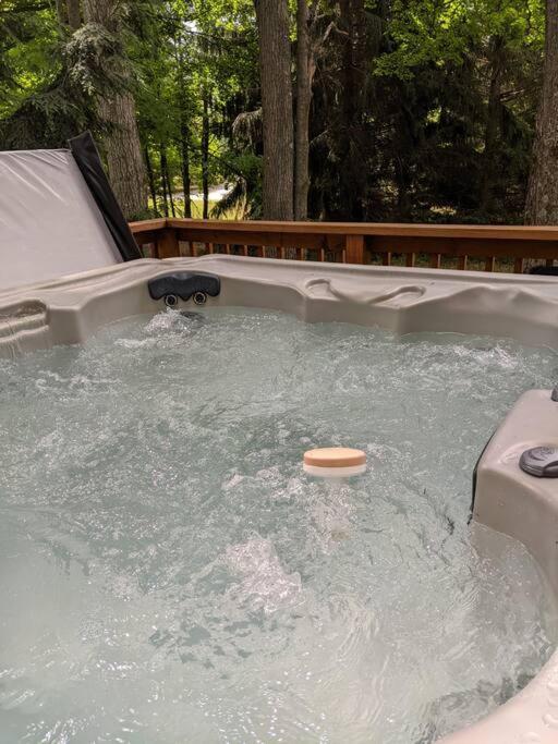 Quiet And Comfy 3Bed/2Bath - Chalet With Hot Tub. Cedar Exterior photo